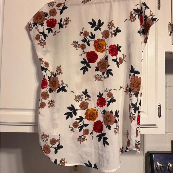 Floral V-Neck Women's Top - Picture 3 of 3